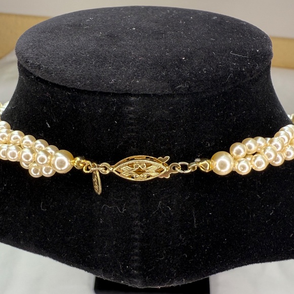 Vintage Napier faux ivory graduated pearl 3 strand twisted necklace 18" - Picture 3 of 8